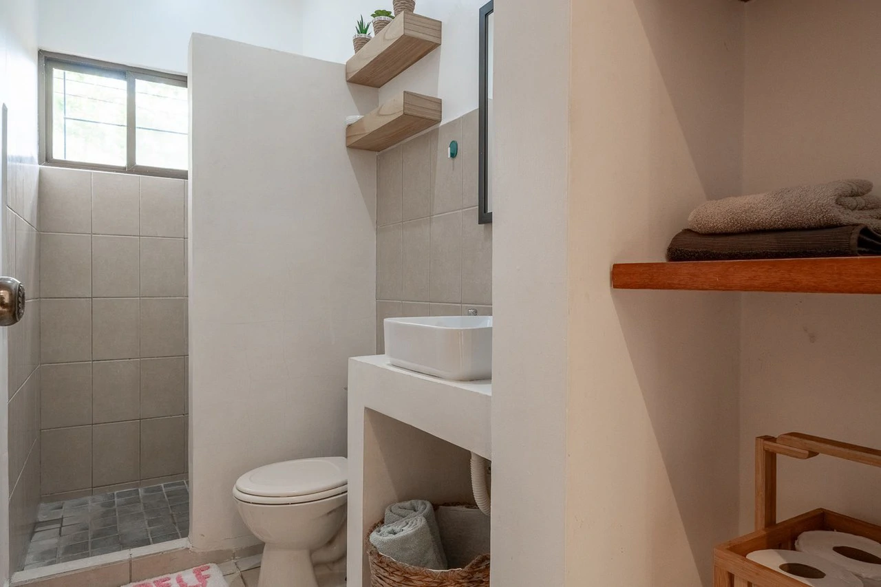 Tamarindo Paradise Condo #8: A safe, private location, walking distance to the beach, restaurants and shopping - Gallery image 3