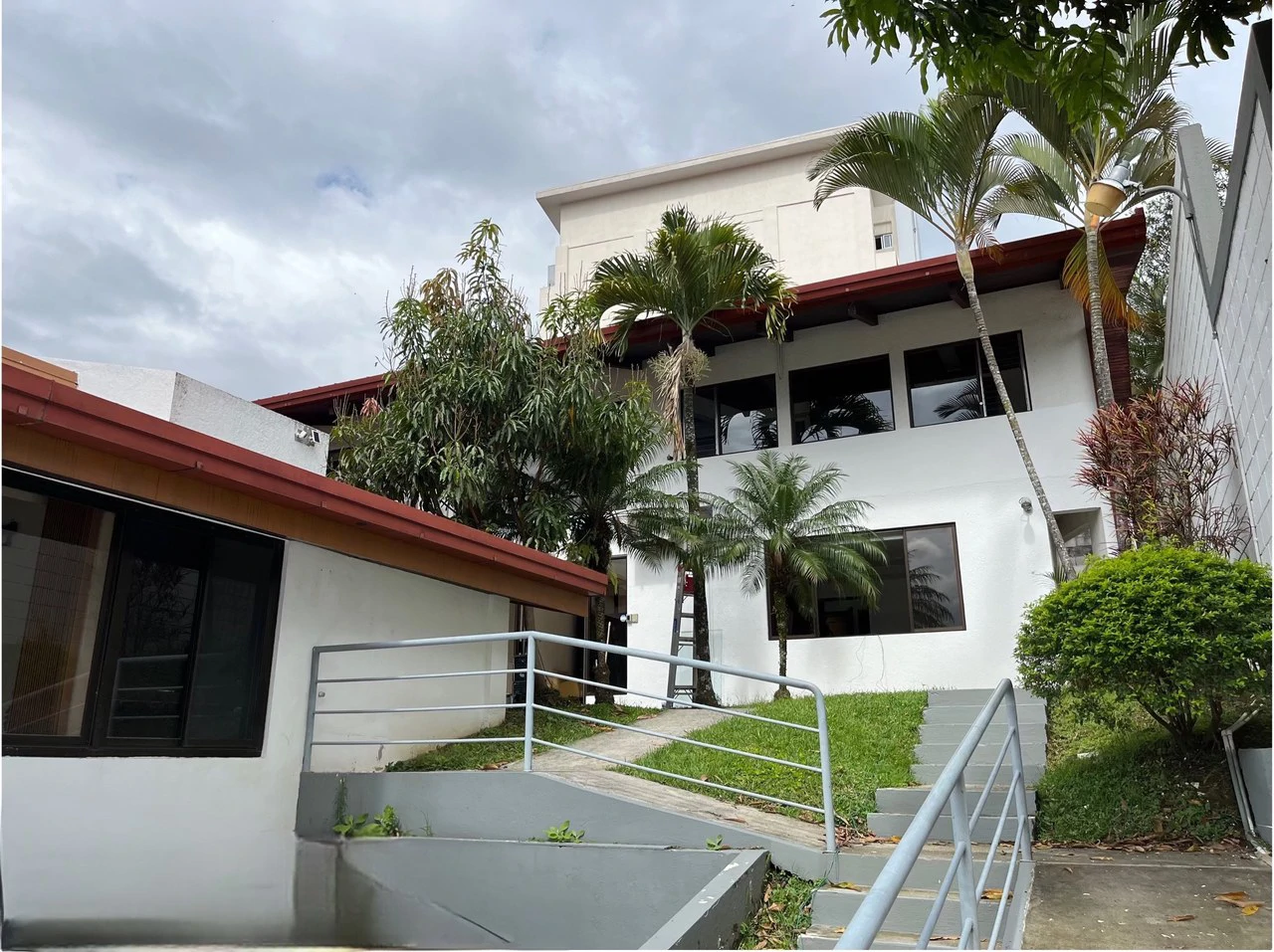 Sabana Sur: Mixed Use Building For Sale in Mata Redonda