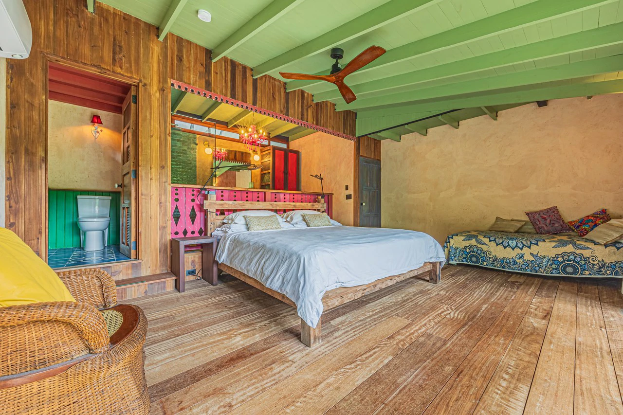 2.56 ACRES – 3 Bedroom Artistic Architectural Masterpiece, Recording Studio, Ocean View, Pool, 1 Bedroom Guest House!!! - Gallery image 20
