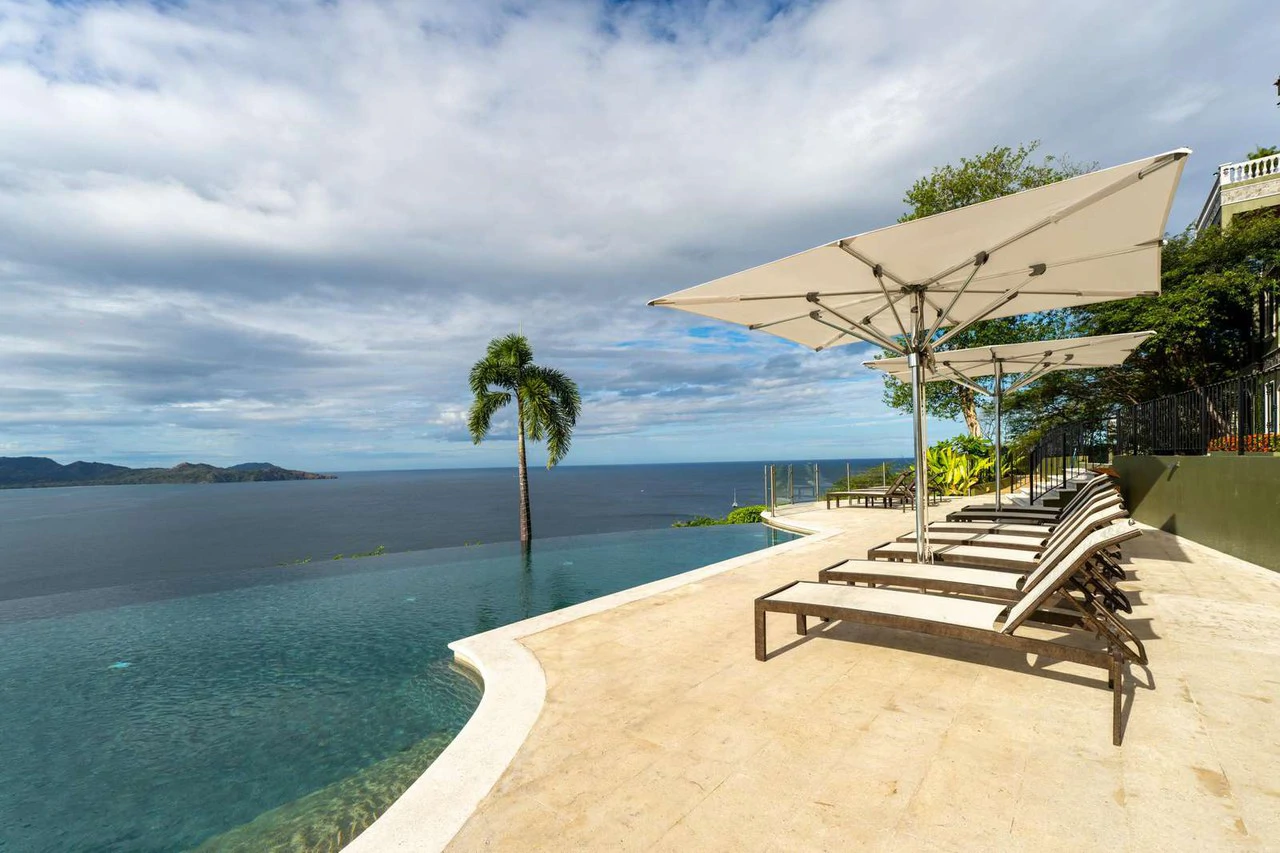 360 Splendor del Pacifico #305: Oceanview Perfection – Just Steps from the Infinity Pool - Gallery image 15