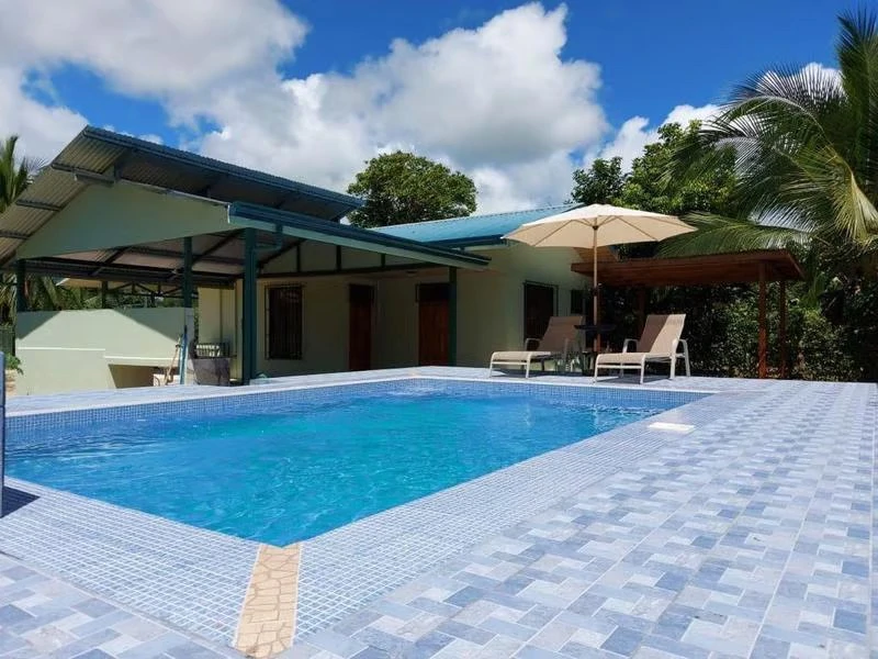 Vacational Home with Amazing Pool: Vacational Home with Amazing Pool