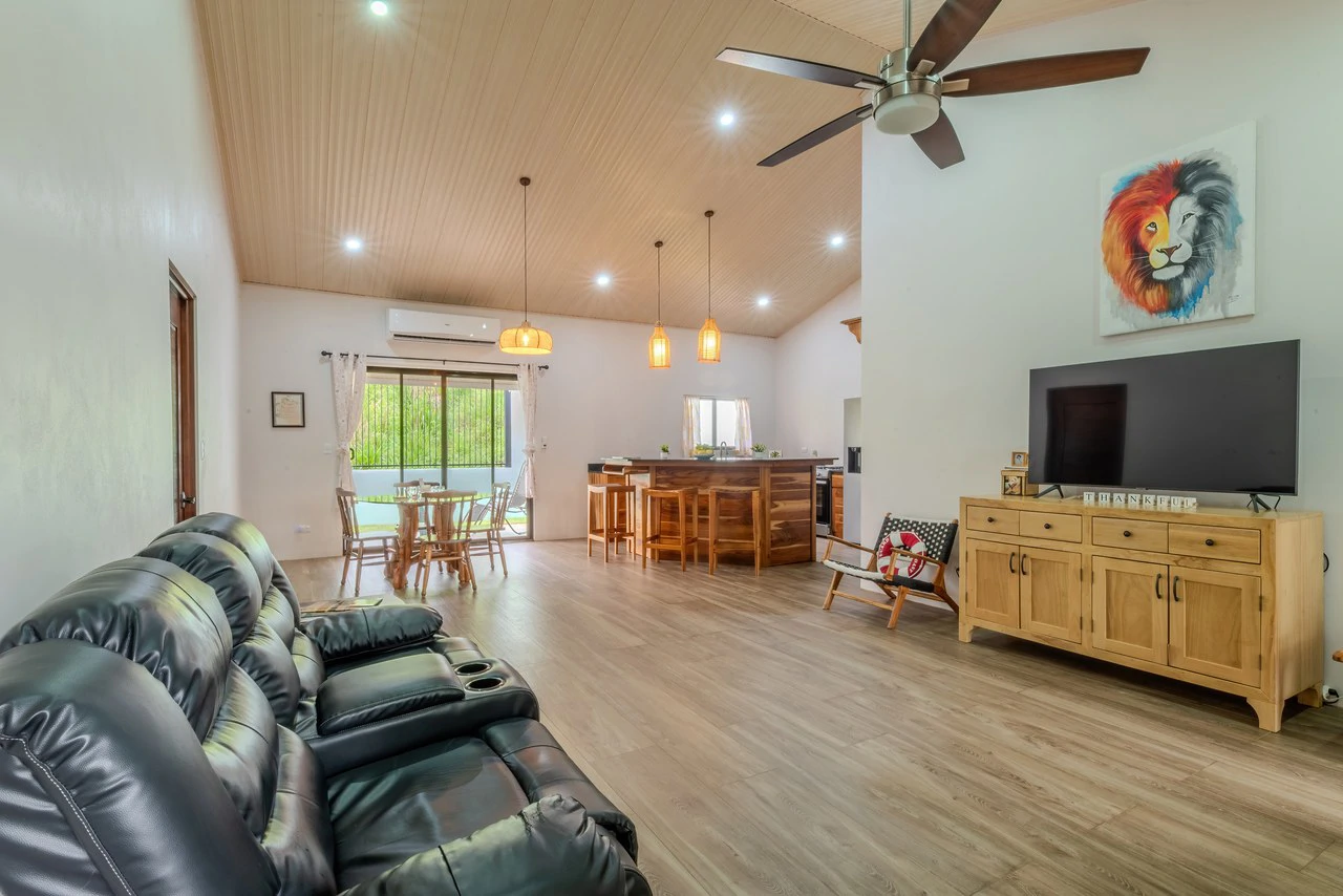 Mountain House For Sale in Quepos - Gallery image 2