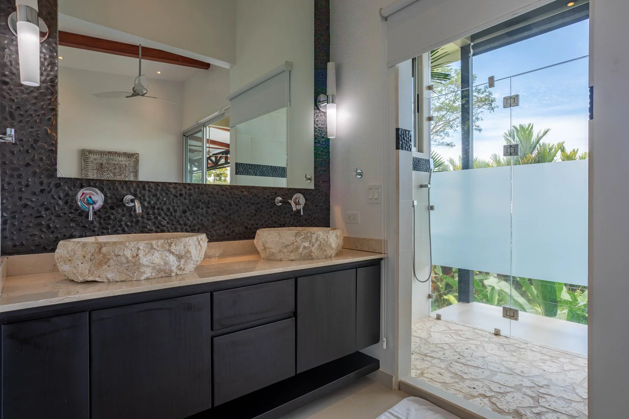Luxury Villa with Guest House and Ocean Views of Costa Ballena - Gallery image 34