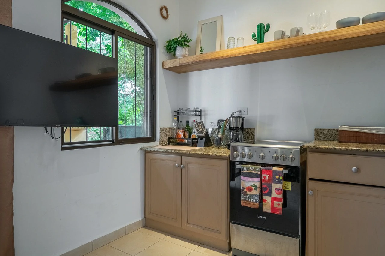 Tamarindo Paradise Condo #8: A safe, private location, walking distance to the beach, restaurants and shopping - Gallery image 2