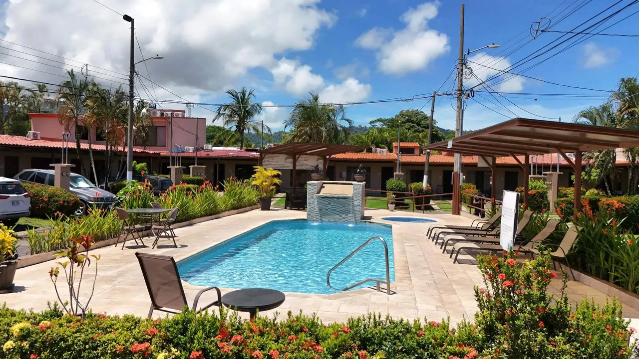 Condominium in Jacó: Live in a gated community just steps from the beach!: Near the Coast Condominium For Sale in Jacó - Gallery image 3