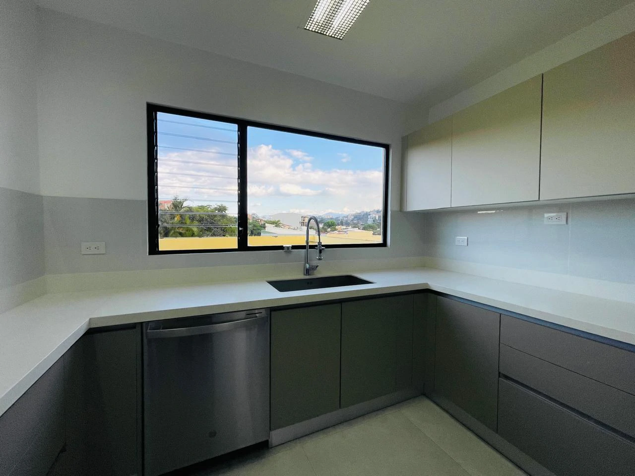 3 Bedroom apartament for sale with appliances in Trejos Montealegre Escazu Costa Rica - Gallery image 6