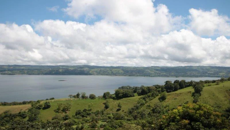 VOLCANO SUNRISE: Mountain top retreat overlooking Lake Arenal and 3 volcanoes - Gallery image 11