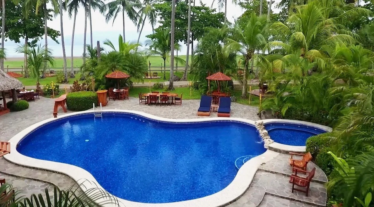Tambor Tropical Hotel: $4,600,000 USD. PLAYA TAMBOR'S FAMOUS HOTEL AND RESTAURANT BAR. TAMBOR TROPICAL HOTEL - Gallery image 3