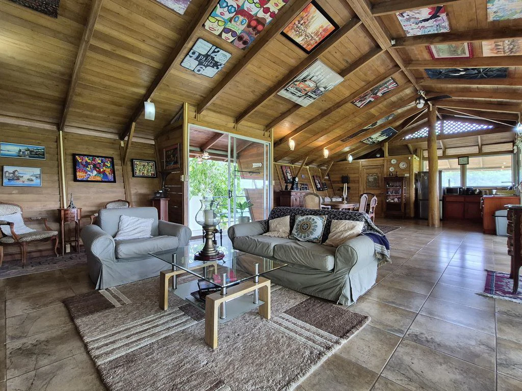 Casa Del Toro: Charm and Serenity in the Hills of Hojancha – 5-Bedroom House with Pool and Bungalow - Gallery image 9