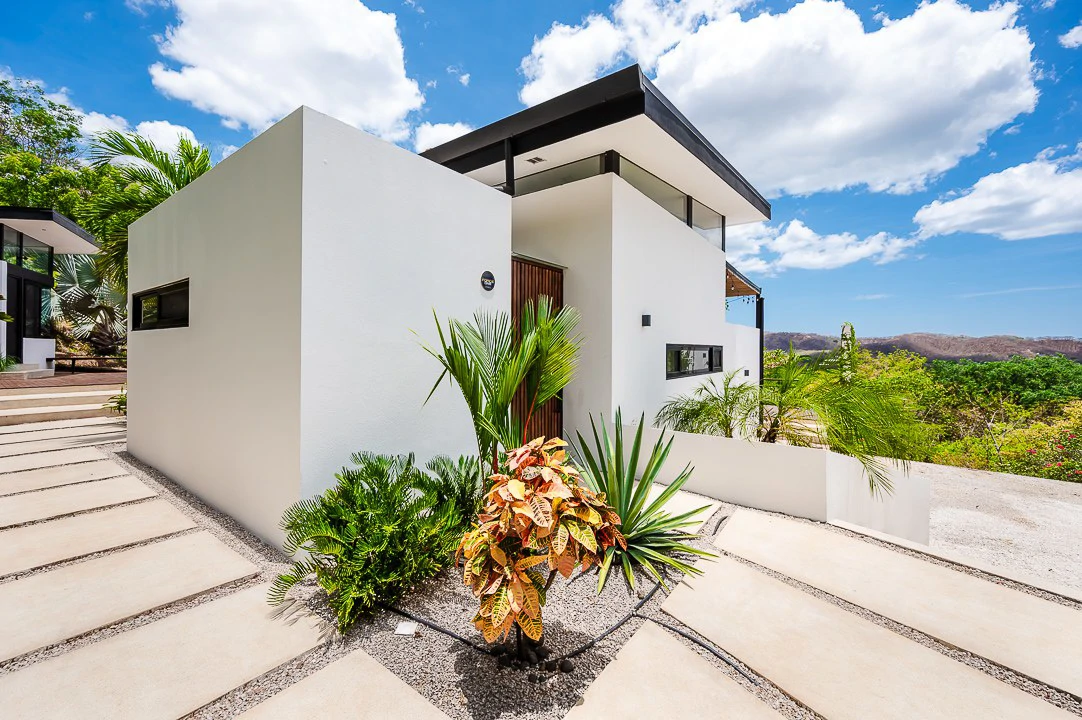 Casa Kalachuchi: Gorgeous Modern Jungle Oasis with Sunset Views in Gated Community - Gallery image 54