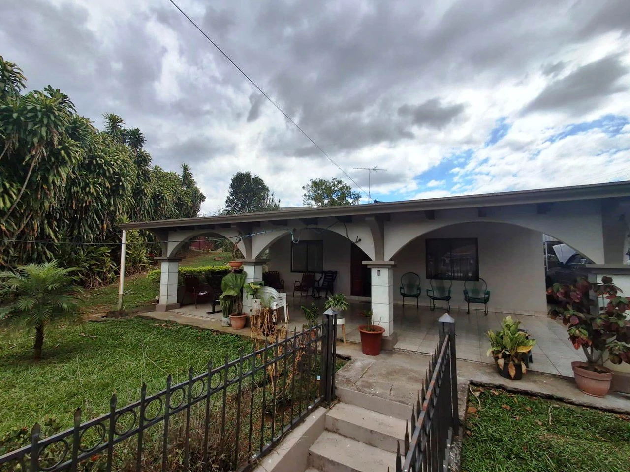 Casa Convenience: Grecia Garden Home on Large Lot + Rental Apartment! - Gallery image 19