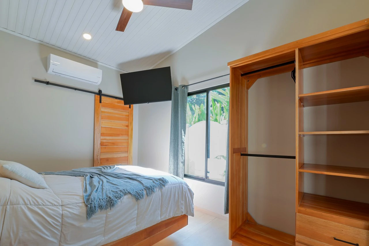 Modern Coastal Luxury: New 3-Bedroom Home Steps from South Pacific Beach: Near the Coast House For Sale in Uvita - Gallery image 12