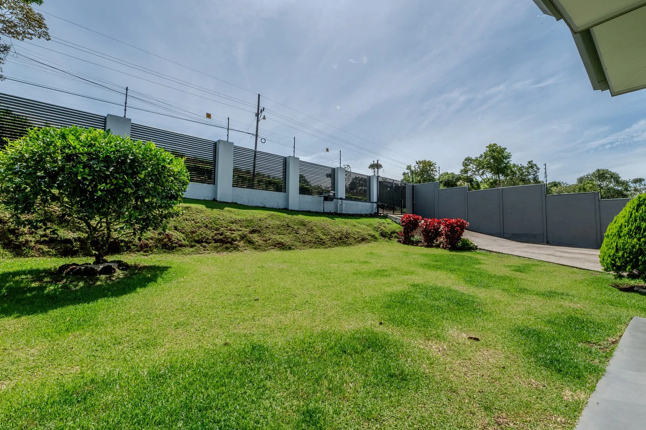 Spacius Home in Pérez Zeledón | 3 bedrooms, 3 Bathrooms - Gallery image 7