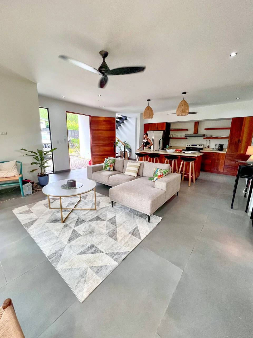 0.17 ACRES – 3 Bedrooms, Brand New Luxury Home in Uvita, Minutes From Beaches and Services, Wooded Lot, Year Round Stream, Private And Fully Furnished, Ready to Move!!! - Gallery image 13