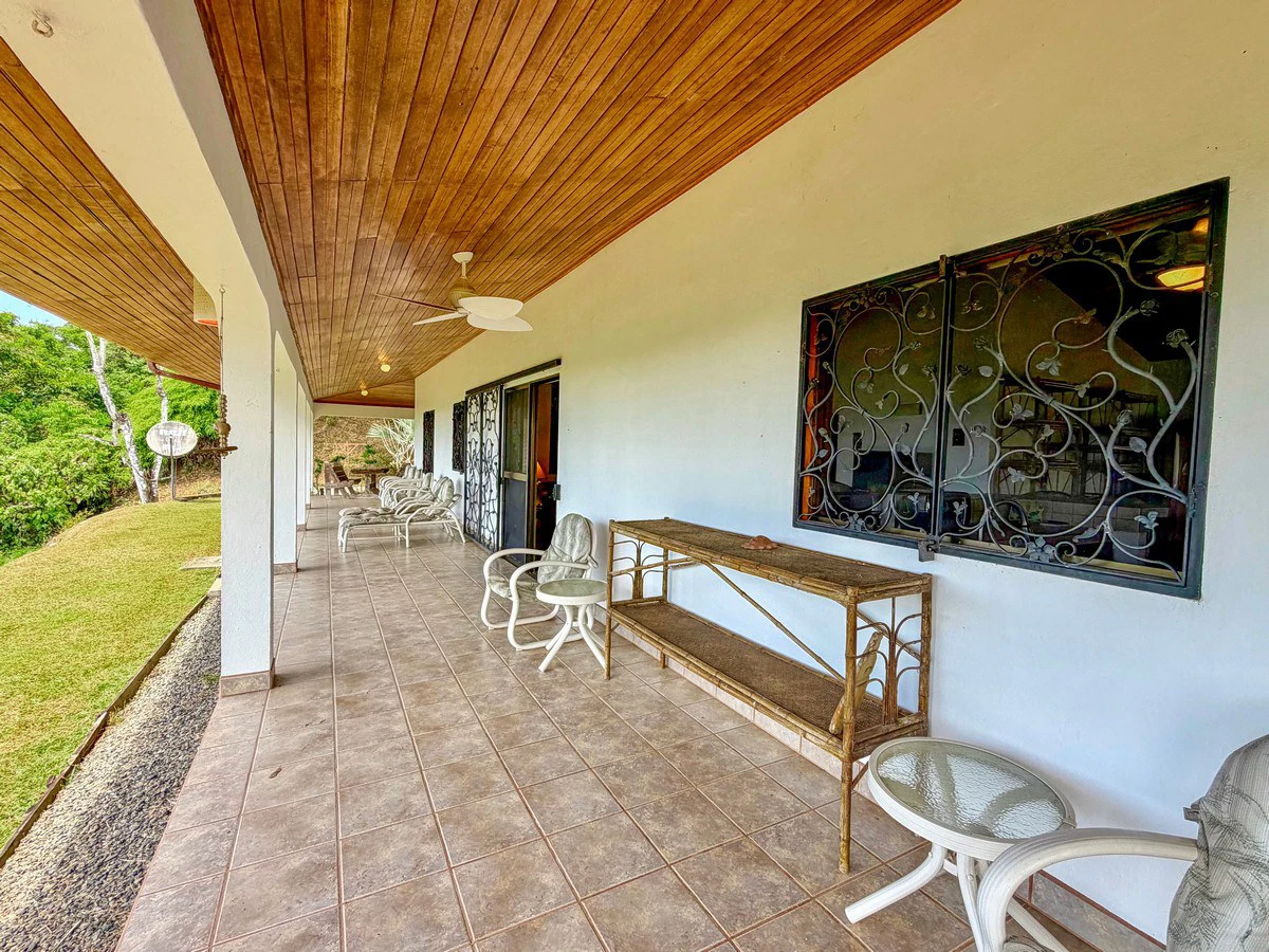3.64 ACRES - 3 Bedroom Home With Expansive Ocean Views, Multiple Areas to Build, Public Road With Commercial Potential, 10min to the Beach!! - Gallery image 13