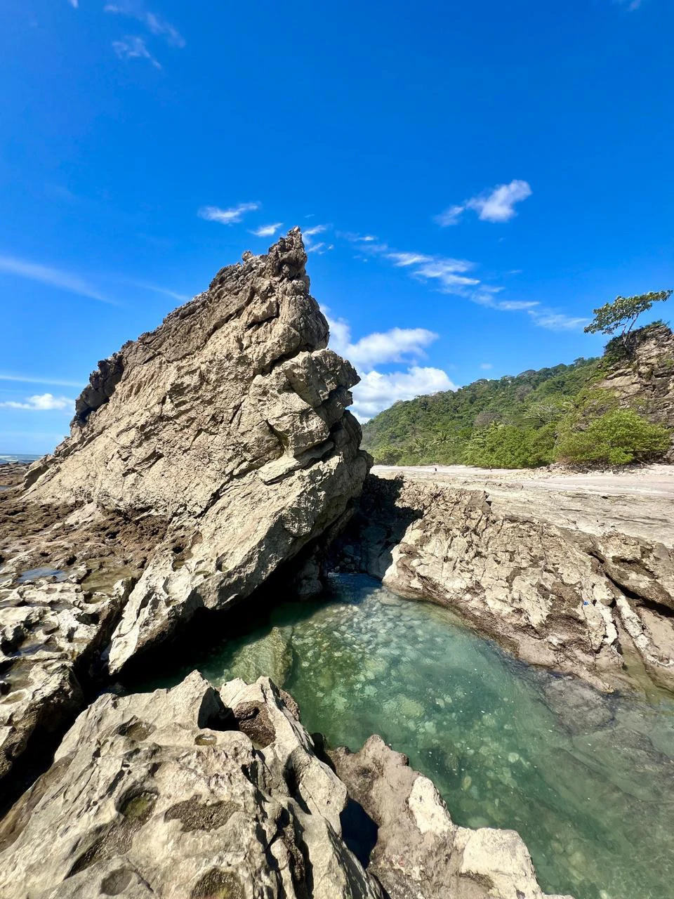 Propiedad de Alta Rentabilidad con Uso Mixto en Playa Hermosa: Income-Producing Ocean View Property in Playa Hermosa, Santa Teresa – 1.8 Acres with Mixed-Use Zoning, Prime Location, and Proven Rental  - Gallery image 13