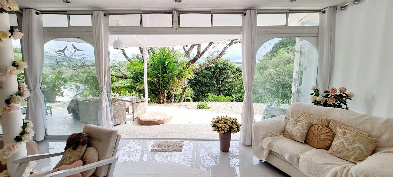 VILLA VIDA TRANQUILA - Modern Bright Home on Lake Front Property-DRASTIC REDUCTION FROM $585,000