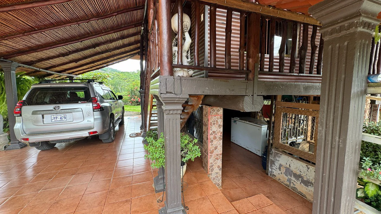 Charming Hardwood Cabin with Fruit Garden Near San Isidro - Gallery image 28