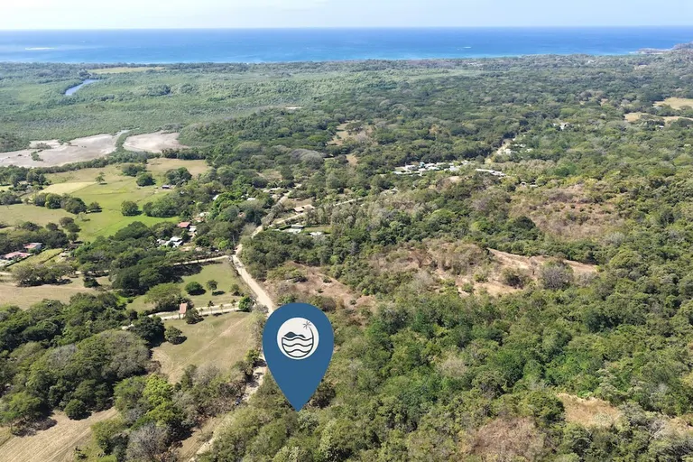 1,009 m² Vacant Lot in Salinitas, 5 Minutes from Playa Grande