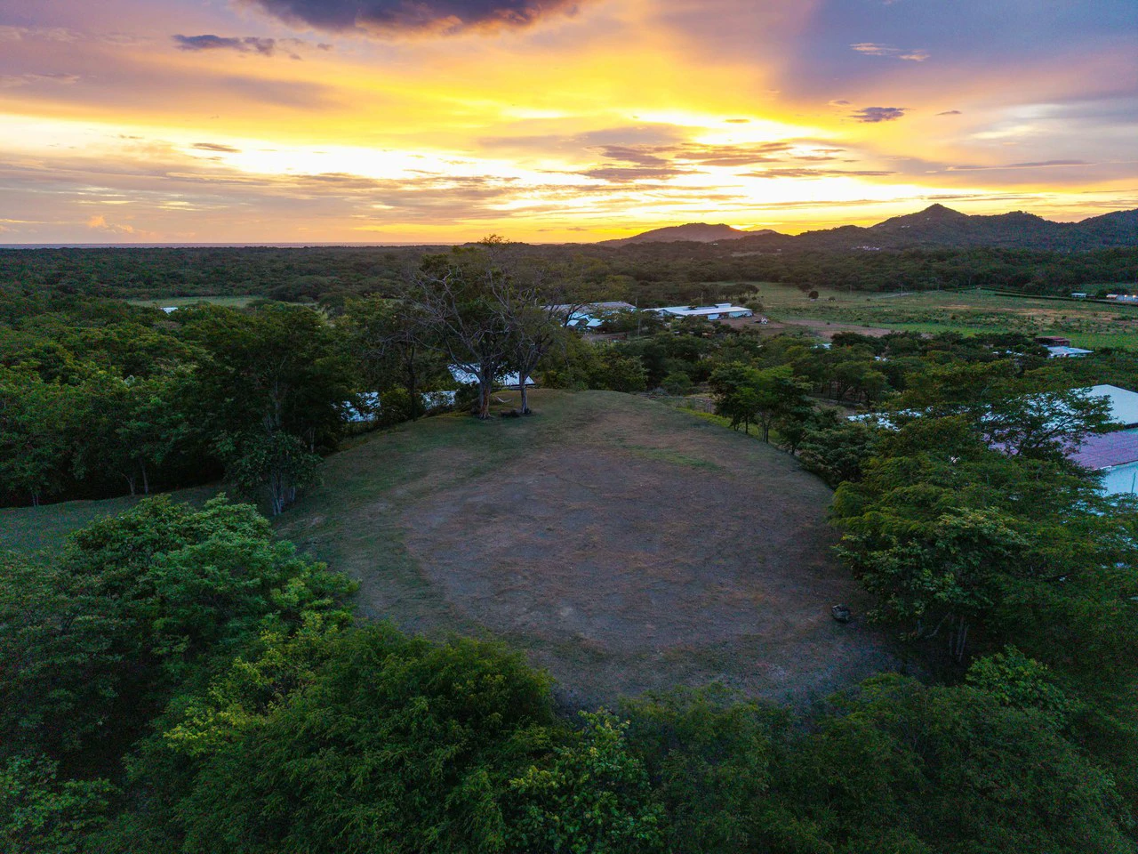 Surf Shack: Ocean-View Property with Home and Development Potential - Gallery image 9
