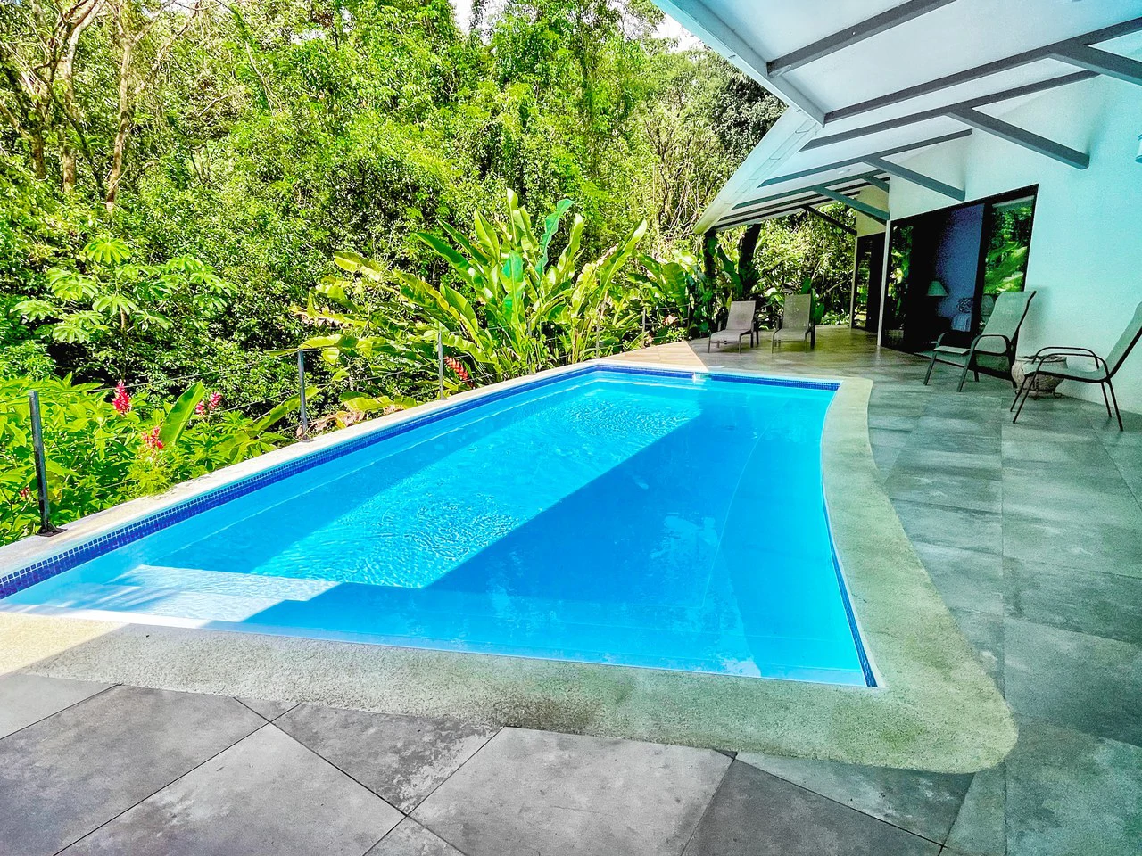 2.24 ACRES – 7 Bedrooms Ocean View Boutique Hotel With Two Pools, 5 Minutes to Uvita, Multiple Rental Options!! - Gallery image 22