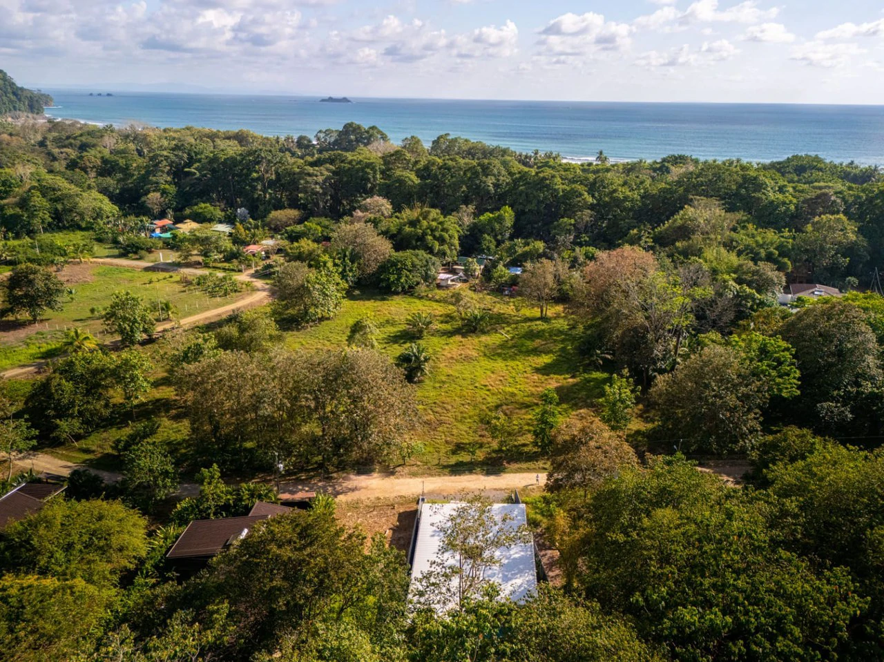 Amazing New Villa Cayman: Solar Powered and Walk to the Beach in Uvita! - Gallery image 9