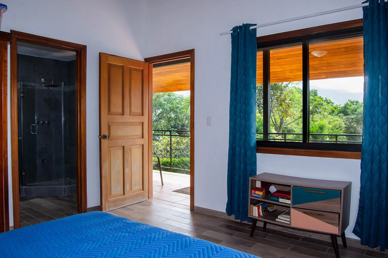 MOUNTAIN VIEW PARADISE WITH PRIVACY - 5 MINUTES AWAY FROM THE BEACH AND AMENITIES: Mountain House For Sale in Ojochal - Gallery image 11