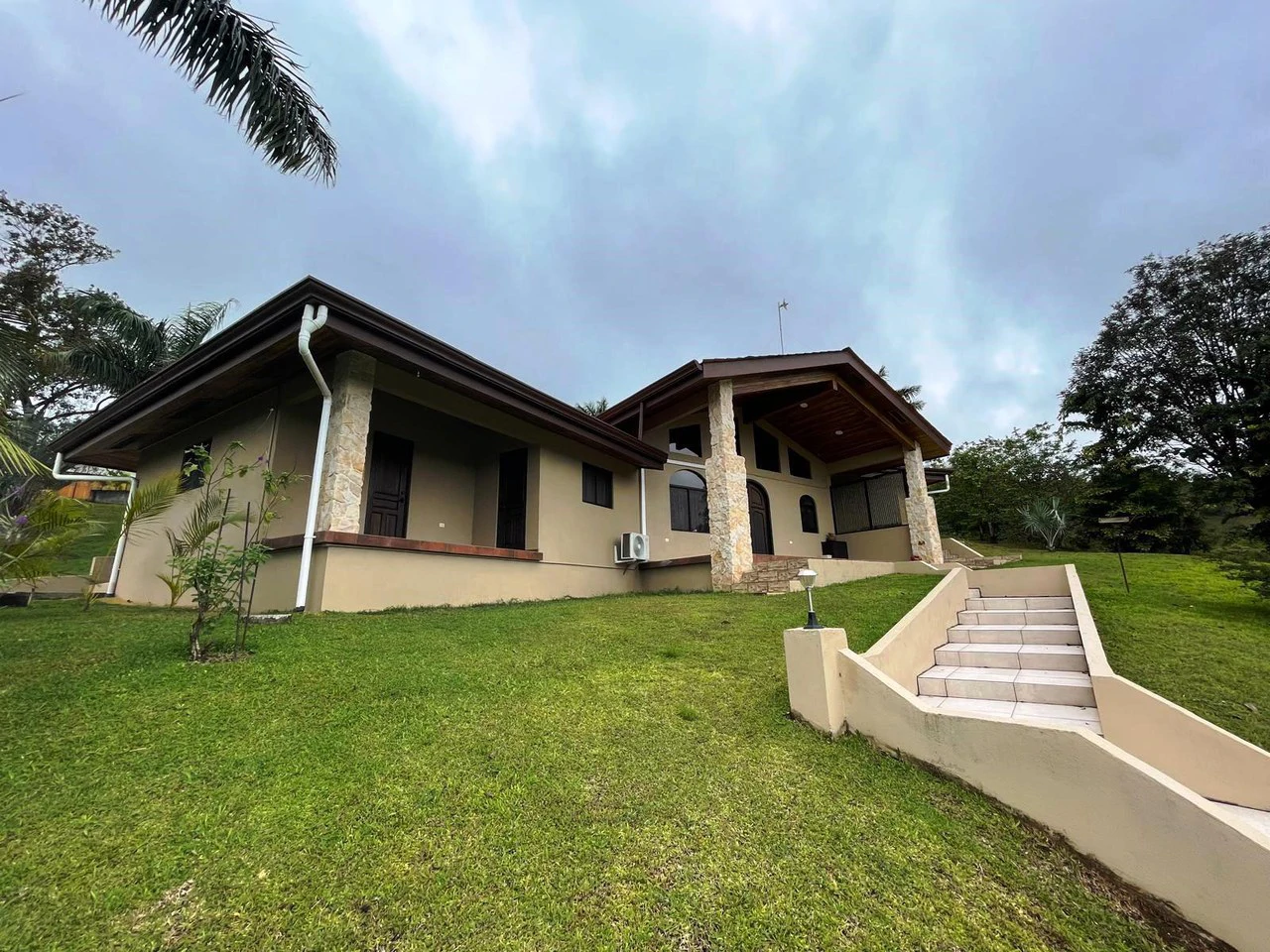 VILLA CANASOL : Lake View Home with Pool, Garage and Workshop - Gallery image 15