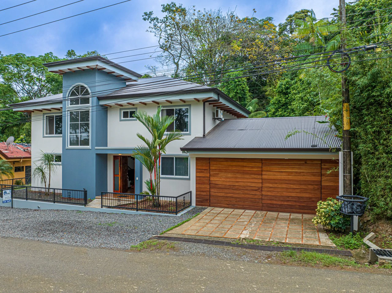 Happy Daze in Uvita: Commercial Building Opportunity in the Heart of Uvita. On Creek with Beautiful Jungle View - Gallery image 7