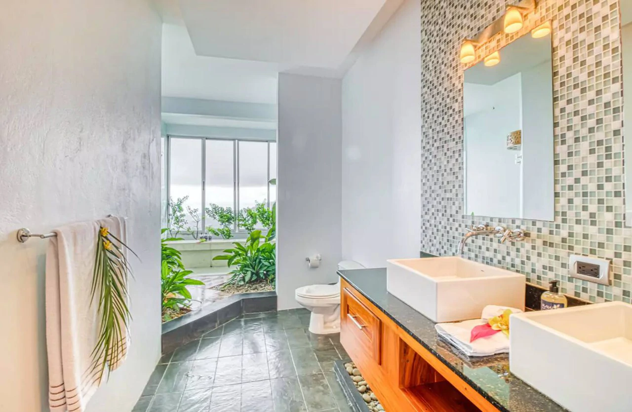 2.4 ACRES – 3 Bedroom Main Home Plus 1 Bedroom Casita And Cabina, Luxury Ocean View Property, 15min to Dominical!!: Near the Coast and Mountain House For Sale in Lagunas - Gallery image 22