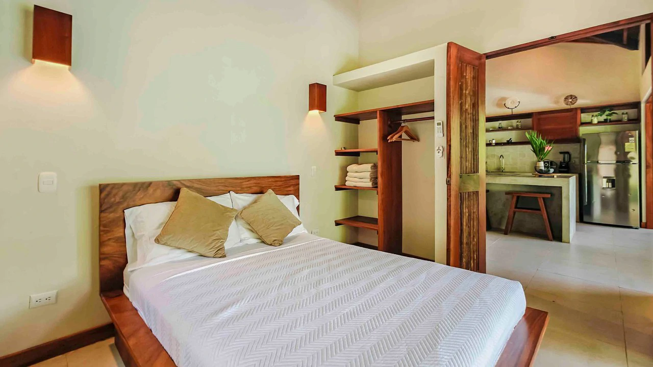 ID 498 - 3 Bd/3Ba w/Pool on 21,000m2 Lot, Punta Uva: Hilltop Estate with Expansive Outdoor Living, Infinity Pool, and Solar Power on 2.1 Hectares of Titled Land - Gallery image 19