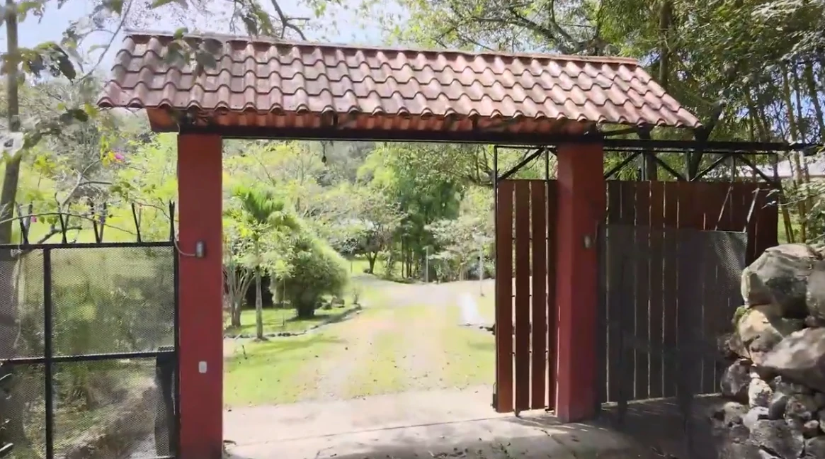 Finca Bambu: Unique Luxury Chalet, Guest house and Pool! - Gallery image 2