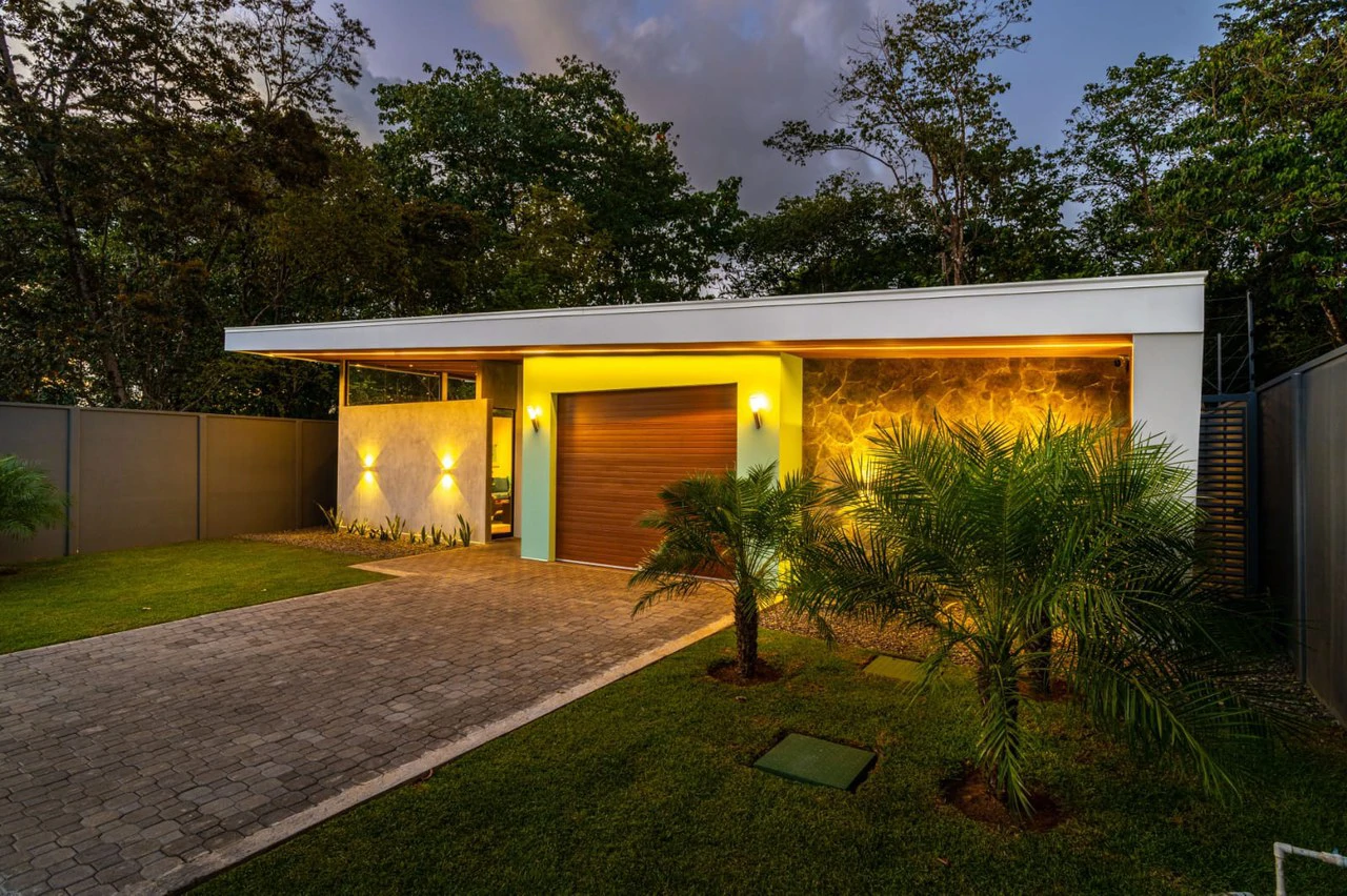 Amazing New Villa Cayman: Solar Powered and Walk to the Beach in Uvita! - Gallery image 40