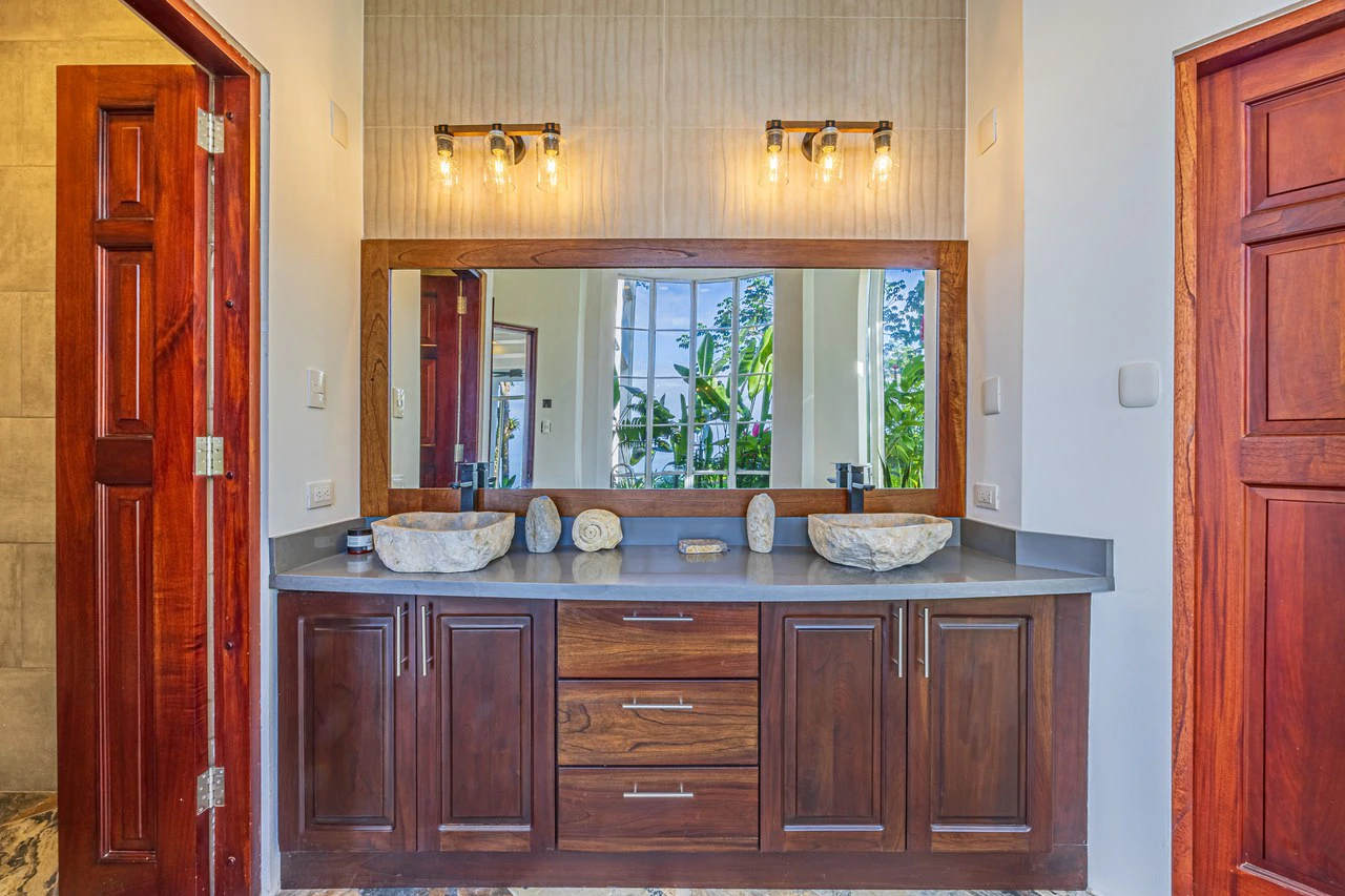 17 ACRES – 5 Bedroom Grand Estate, Guest House, SPECTACULAR VIEWS!!! - Gallery image 26