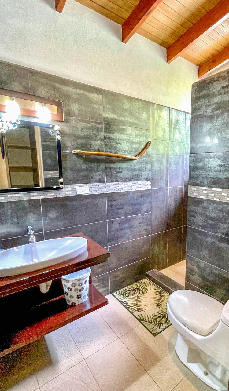 2.24 ACRES – 7 Bedrooms Ocean View Boutique Hotel With Two Pools, 5 Minutes to Uvita, Multiple Rental Options!! - Gallery image 19