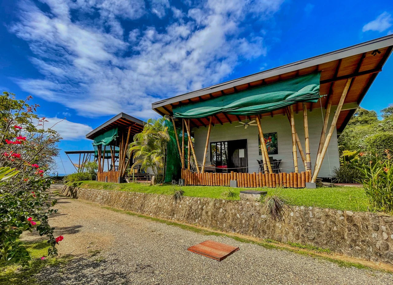 2.24 ACRES – 7 Bedrooms Ocean View Boutique Hotel With Two Pools, 5 Minutes to Uvita, Multiple Rental Options!! - Gallery image 12