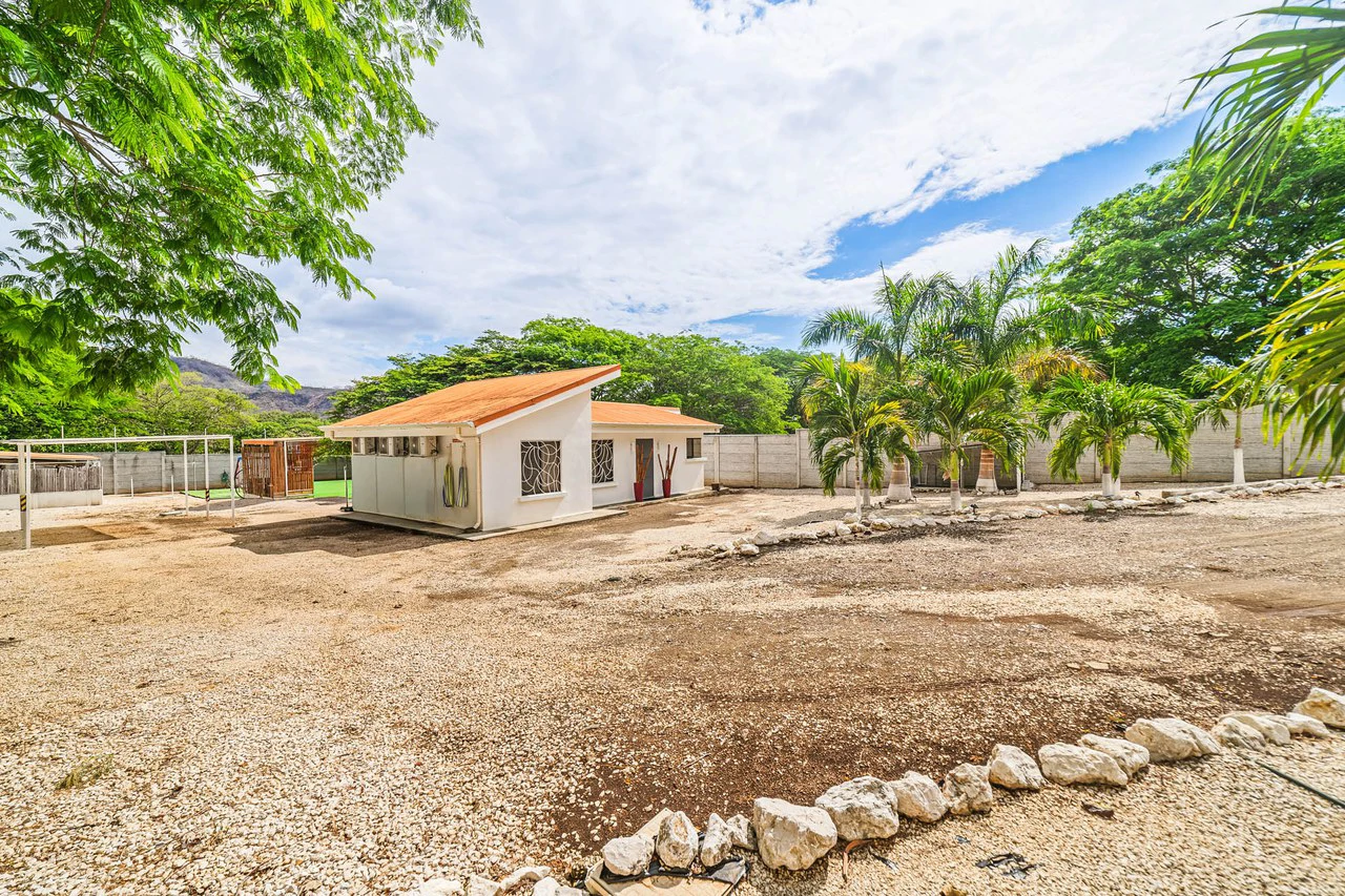 Casa Diria: Peaceful Turnkey 2BR Near Beaches - Gallery image 7