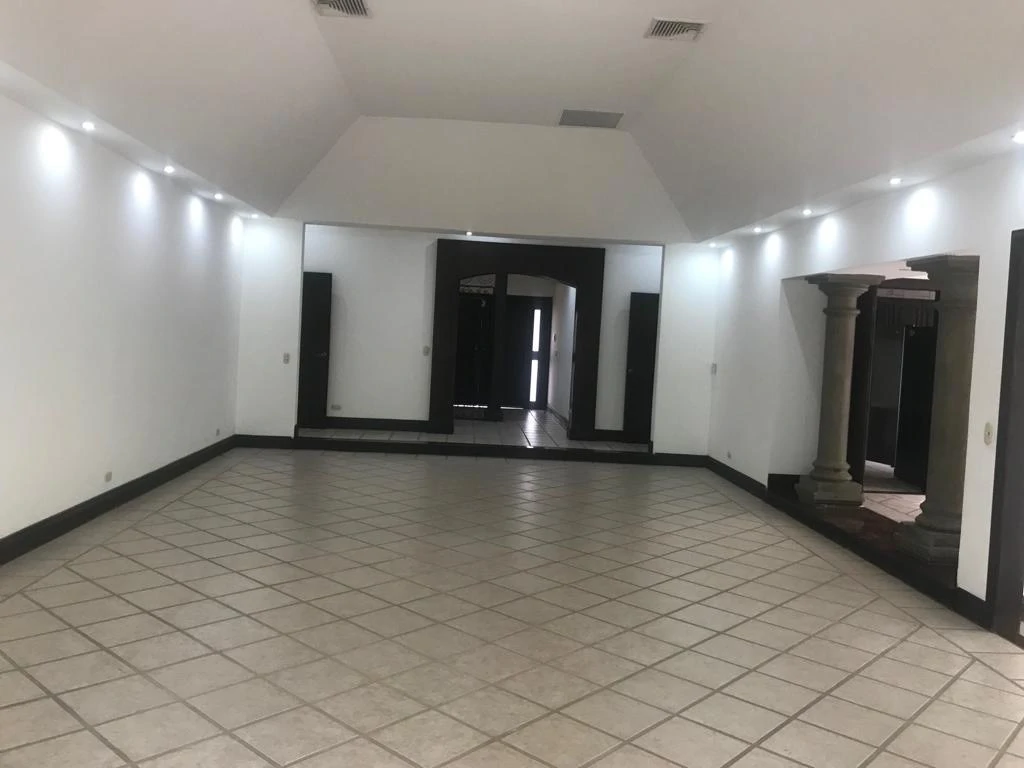House For Sale in Pozos - Gallery image 2