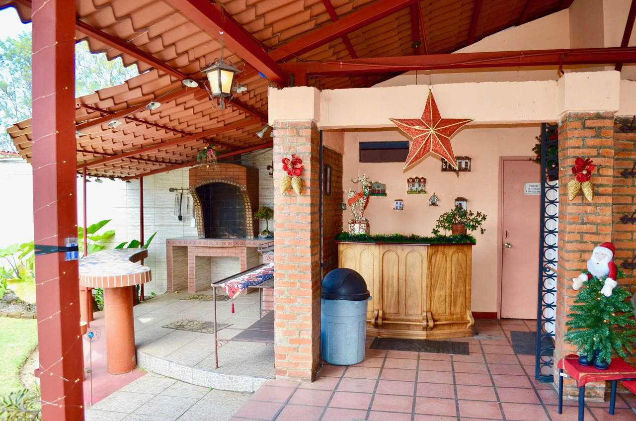 Beautiful investment property with cabins, house and apartments - Gallery image 17