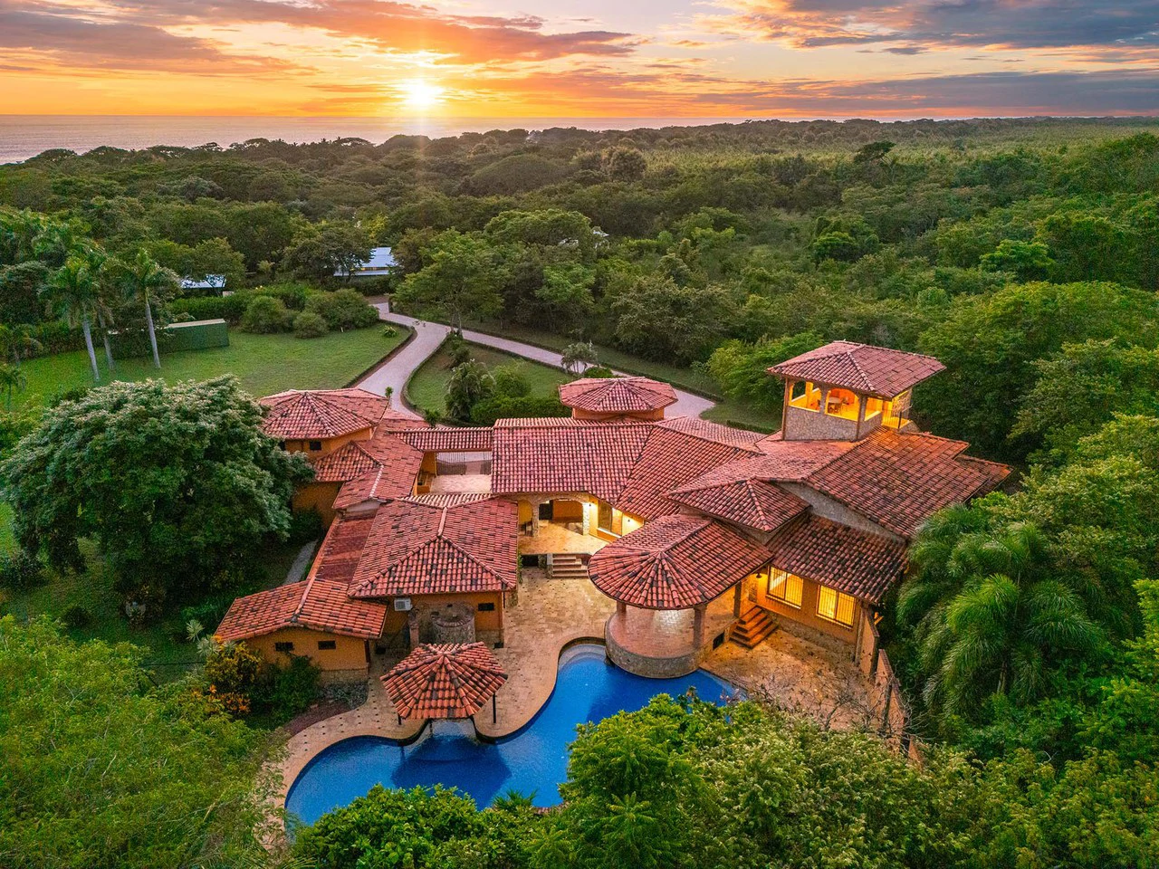 Hacienda Cocobolo: Elegant Beach Estate