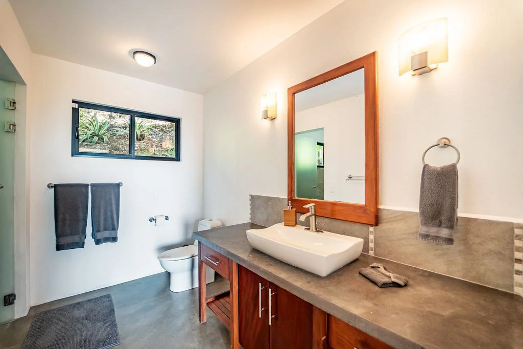 Casa Que Pasa: Exquisite Contemporary Hillside Home in a 1.6-acre Property Overlooking The Pacific Ocean - Enjoy Coastal Living in a Prime Location - Gallery image 17
