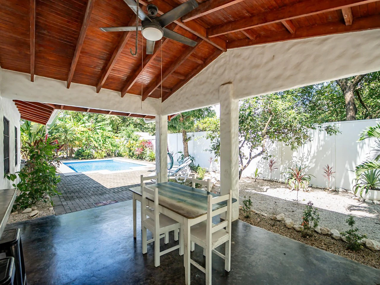 Casa Verde: Stunning Pool and Exceptional Outdoor Living Space - Gallery image 9