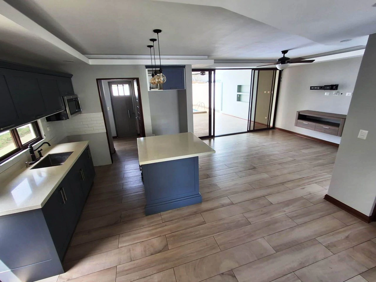 Move In Ready with private pool! - Gallery image 2