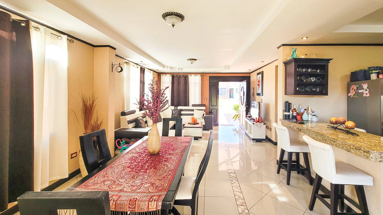 Exclusive property in condominium 5 minutes from the Center of Grecia - Gallery image 4