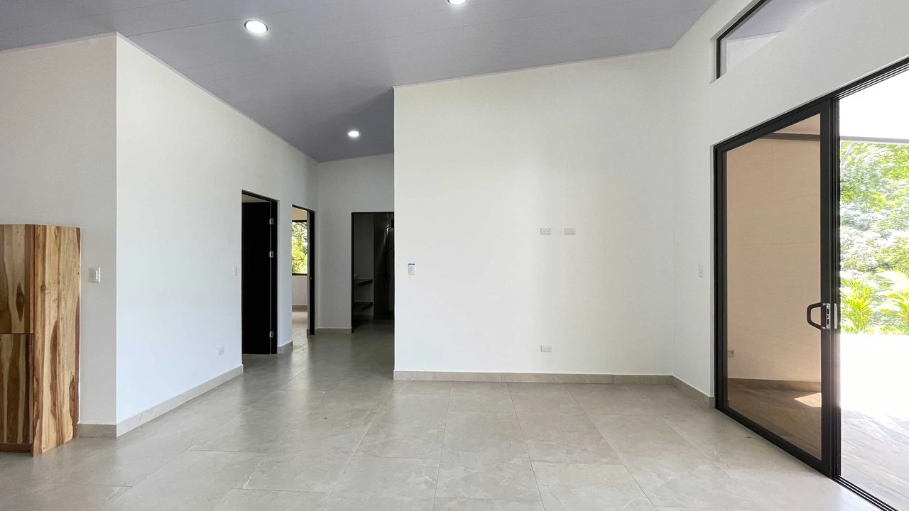 New Home for Sale in Atenas, Costa Rica with Private Pool and Tropical Surroundings - Gallery image 14