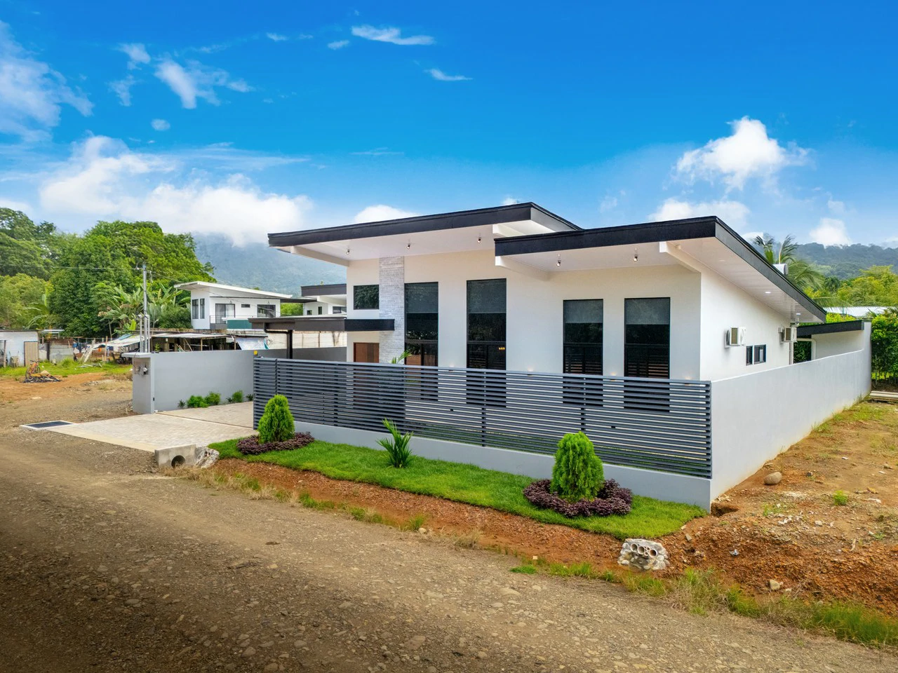 River Bend Estates, 3 Bedroom Masterpiece.: House For Sale in Uvita - Gallery image 2