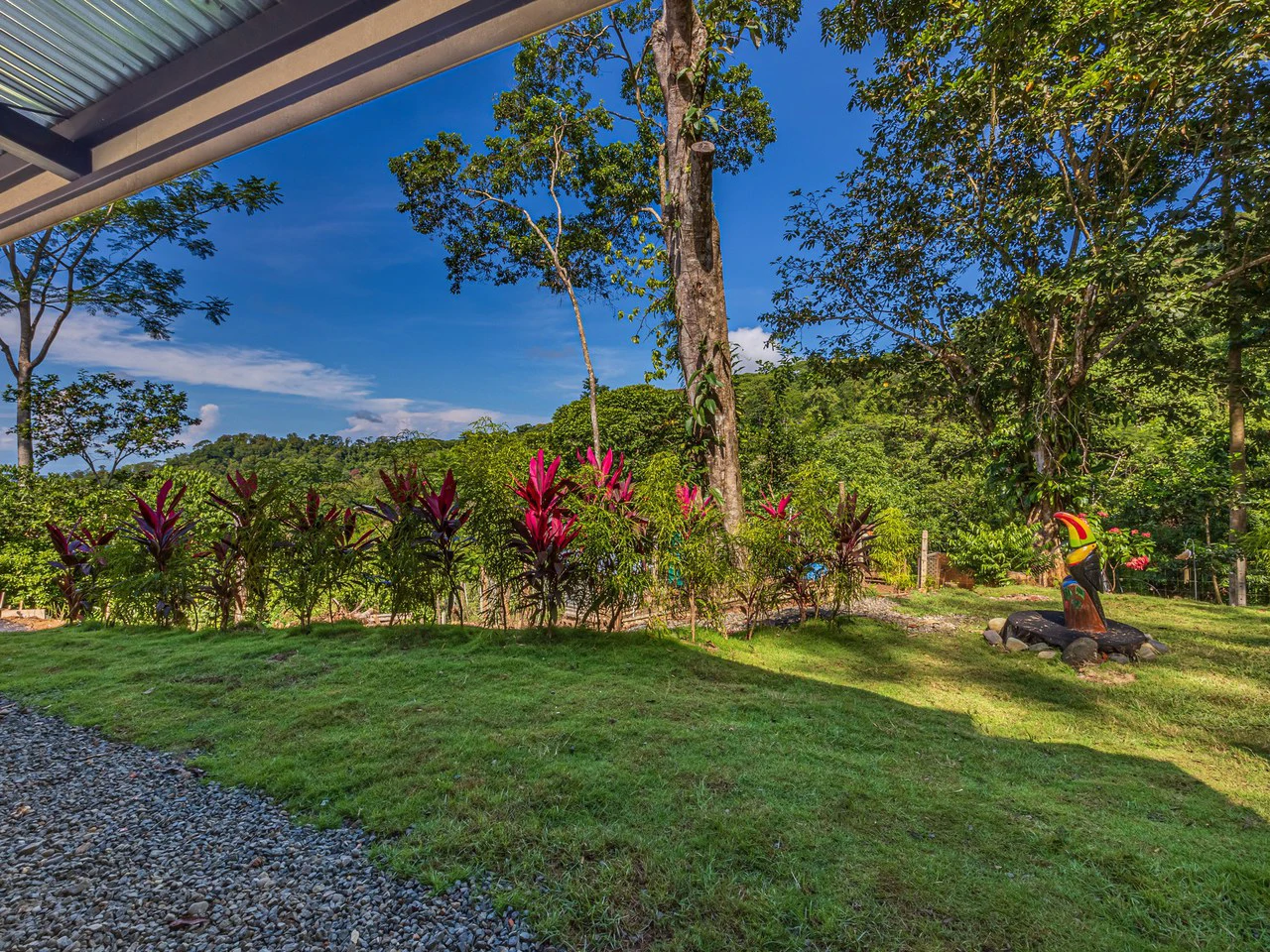 11.25 ACRES- 4 Bedrooms, Two Homes, Panoramic Ocean & Mountain Views With Stream, 30+ Fruit Trees, 40 Minutes to Quepos!!! - Gallery image 59