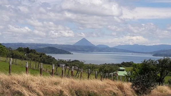 BREEZY HILLS: Lake and Volcano view lot with container cabin - Gallery image 4