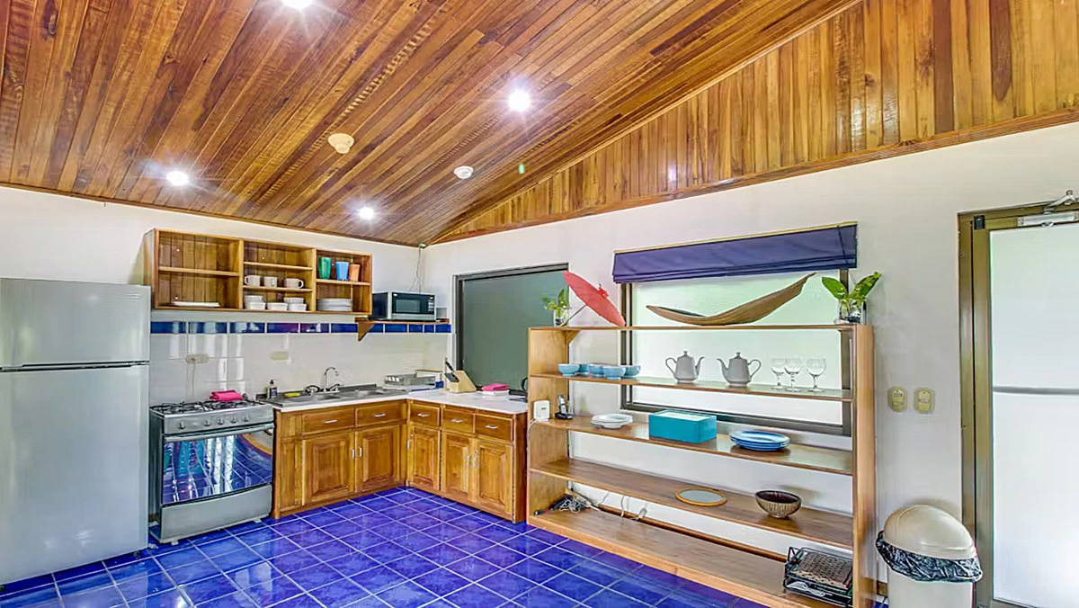 Manuel Antonio Villa: Manuel Antonio Villa with Subdividable Lot or Expansion - Gallery image 6