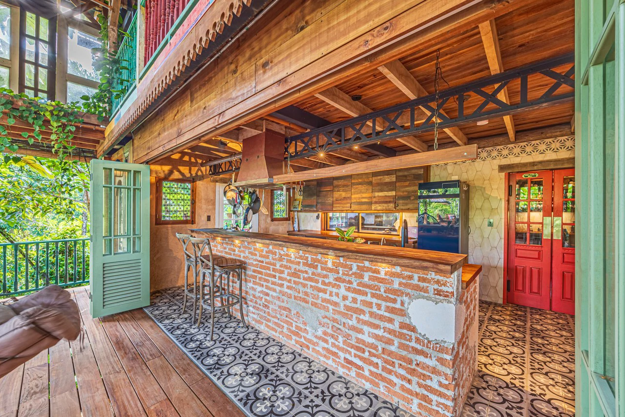 2.56 ACRES – 3 Bedroom Artistic Architectural Masterpiece, Recording Studio, Ocean View, Pool, 1 Bedroom Guest House!!! - Gallery image 25